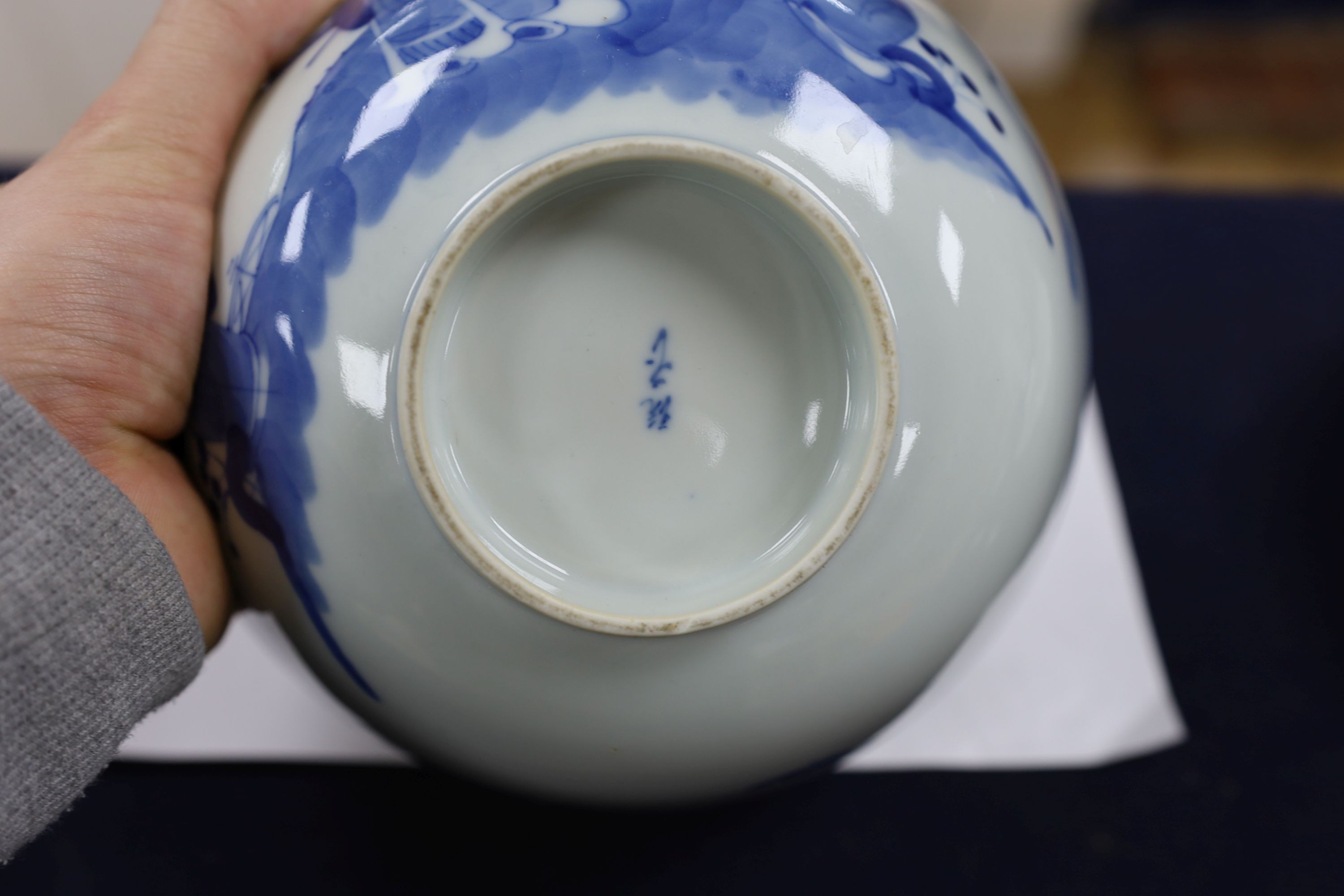 A collection of seven Chinese blue and white bowls 18cm